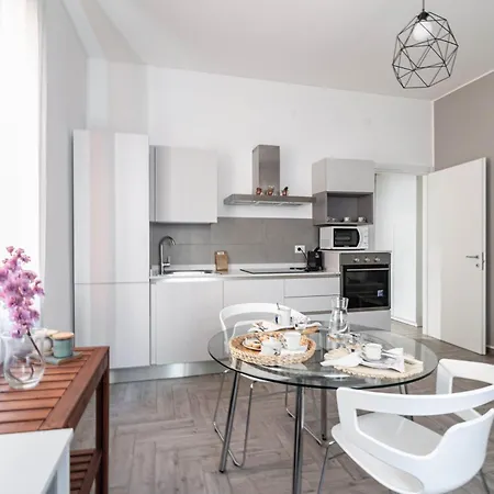 Casa Alessia - Confortevole Bilocale Piazza Del Carmine - By Host4u Apartman *