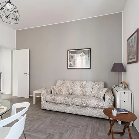 Casa Alessia - Confortevole Bilocale Piazza Del Carmine - By Host4u * Pavia