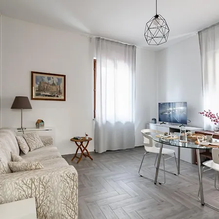 Apartman Casa Alessia - Confortevole Bilocale Piazza Del Carmine - By Host4u